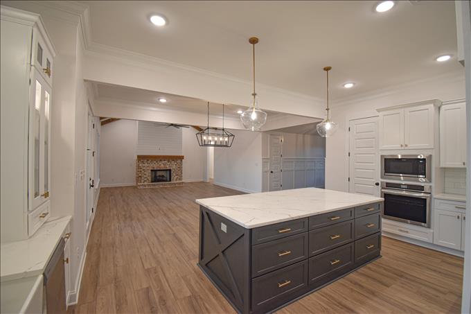 Kitchen Island Scene - Duvall 253A Plan