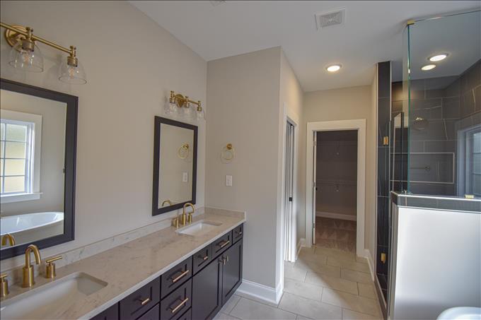 Brussels 130A - Master Bathroom