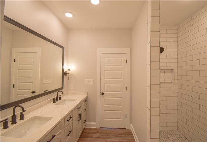Huntington - Master Bathroom