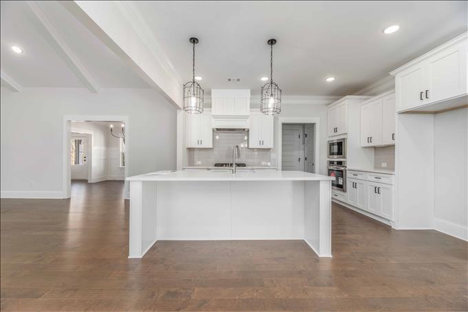 Farmhouse Kitchen - White Cabinets