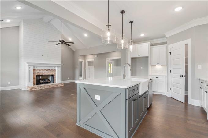 Great Room and Kitchen - Davenport 174A-BS