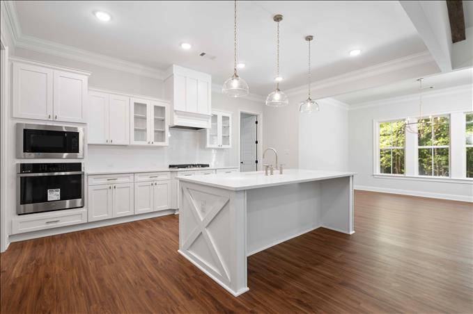 Kitchen & Breakfast Room